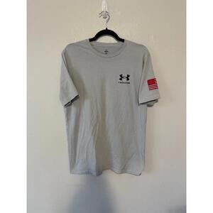 Under armour freedom short sleeve size large 
Faint stain on front of t shirt